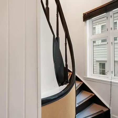 Dinbnb L 400m To Bryggen L Luxury L Bergenhouse L Fireplace Holiday home Bergen