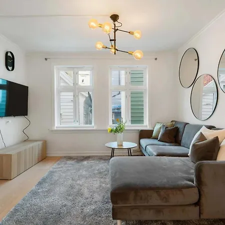 Holiday home Dinbnb L 400m To Bryggen L Luxury L Bergenhouse L Fireplace *